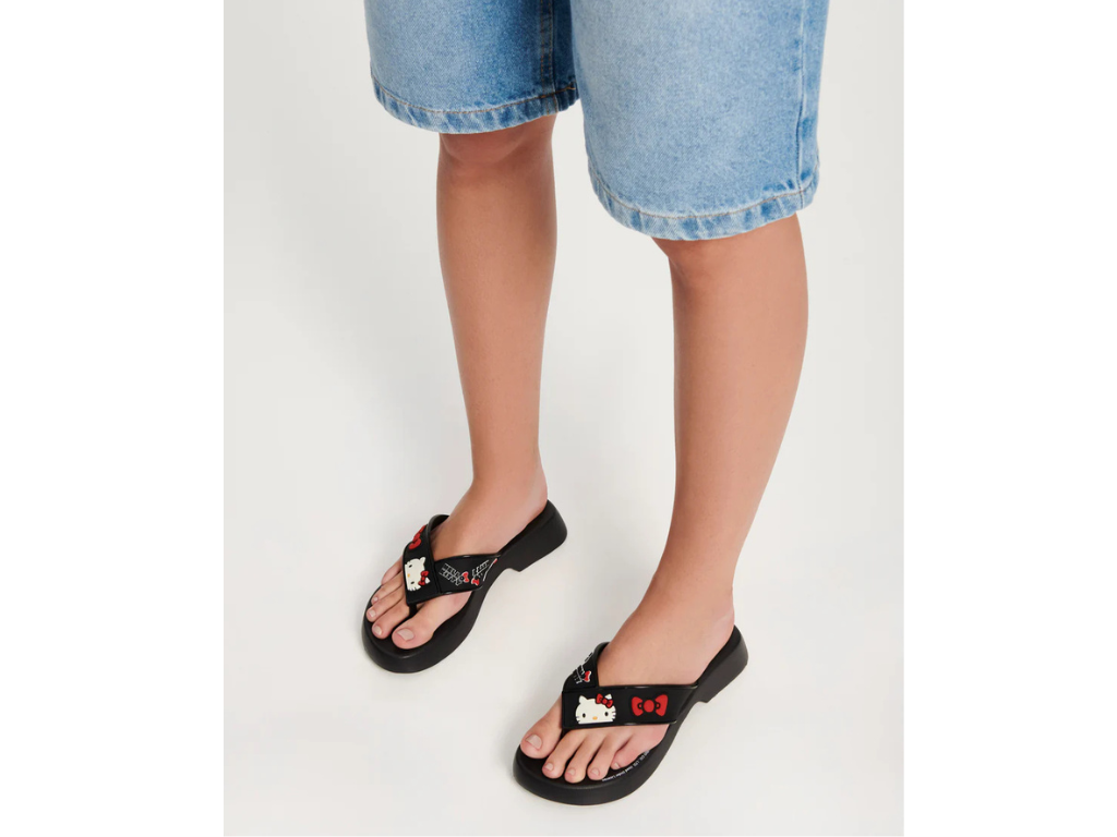 MELISSA FLATFORM + HELLO KITTY AND FRIENDS AD – 
