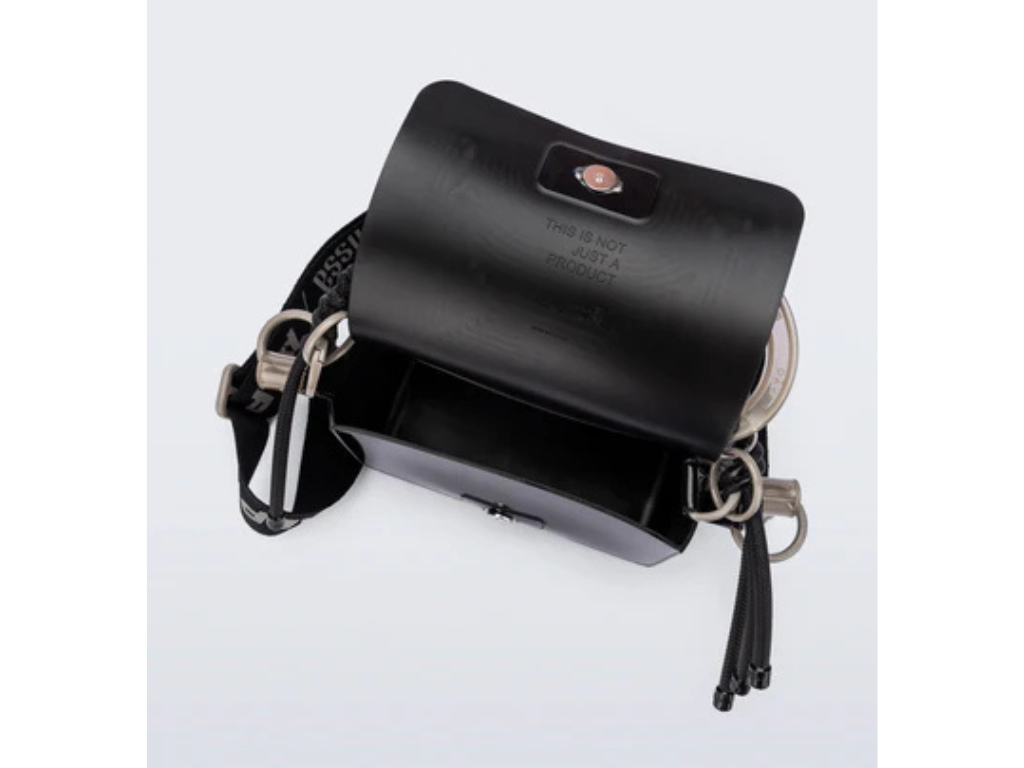 MELISSA OLGA BAG + ALEXANDRE PAVAO – 